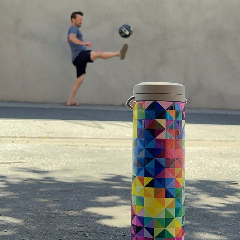 20oz-tkwide-with-twist-cap-mosaic-u7 20oz_tkwide_bottle_seasonal_mosaic_soccerball_player_square.jpg