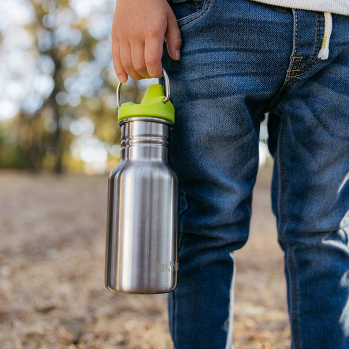 classic-kid-sippy-cap-y2 K12CNSIPPY-BS-kids_sippy_bottle_carry_lifestyle_f9e24b84-a0ae-465d-aad5-3c60c5592b7d.jpg