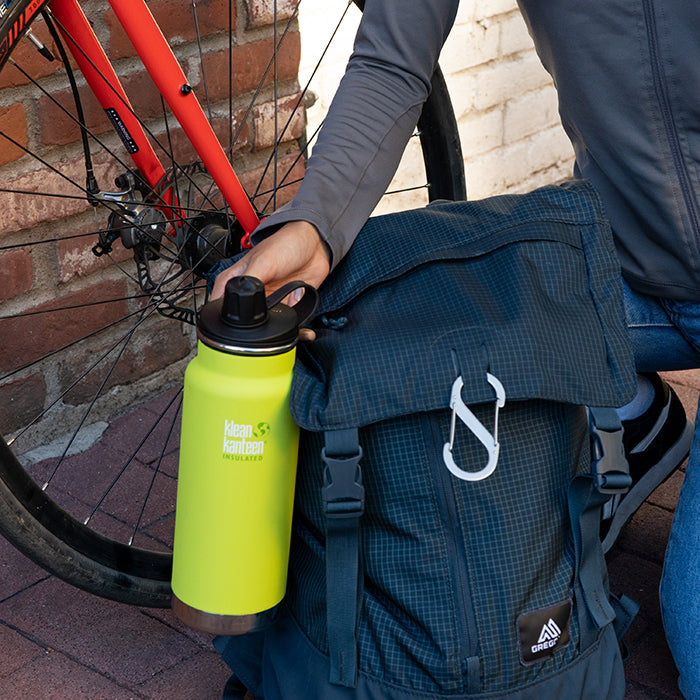 tkwide-chug-cap-l9 K32TKWSSL-JP-Bottle-Biking-Chug-Cap-lifestyle.jpg