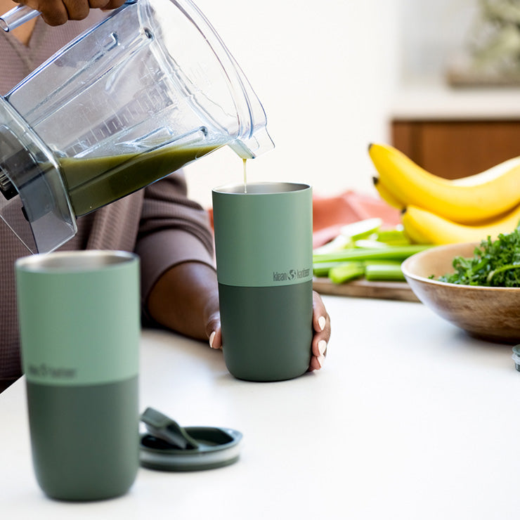 smoothie-set-z0 smoothie_kit_rise_tumbler_smoothie_pour.jpg